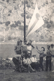 Vlajka vzhůru letí…   r.1925